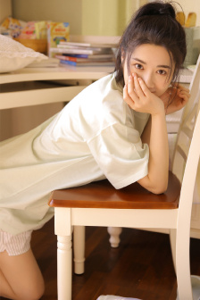 丰满老师引诱我进她身体